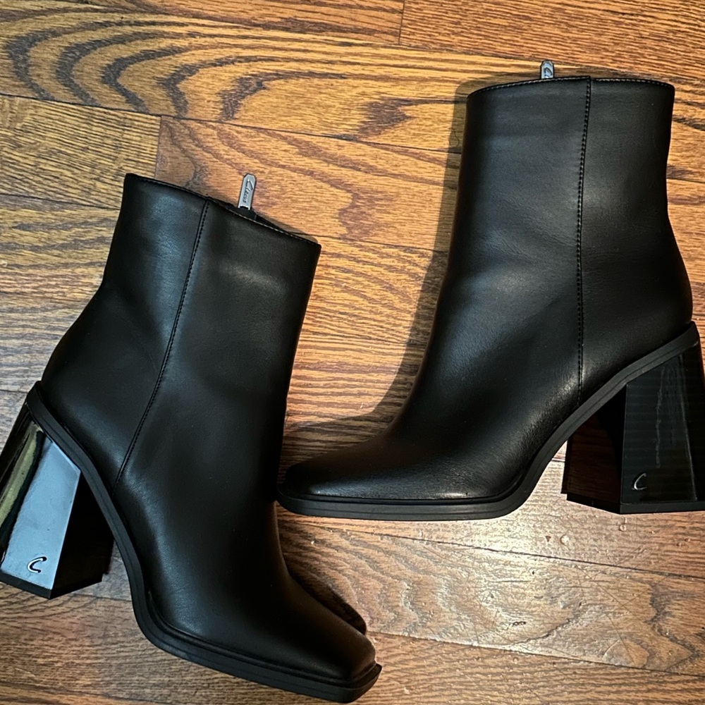 Heeled black ankle boots